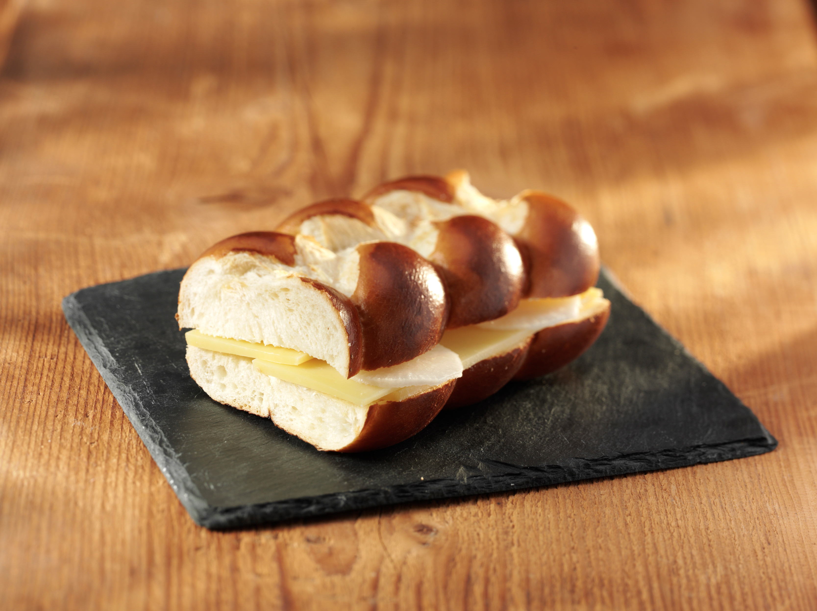 <h5>Laugenzopf mit Gruyere</h5>