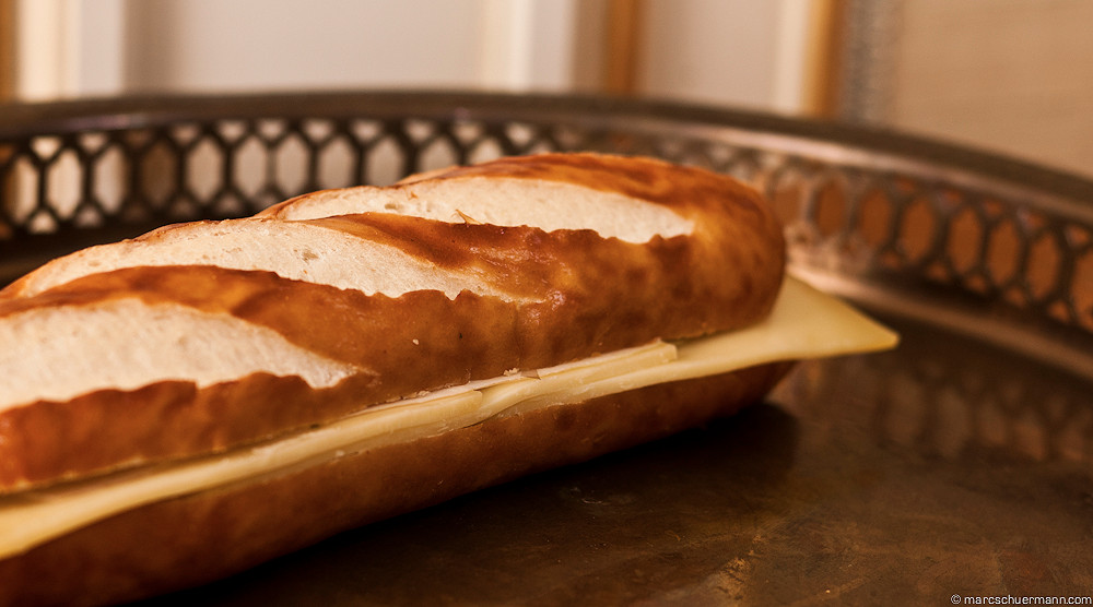 <h5>Laugenbaguette mit Gruyere</h5>