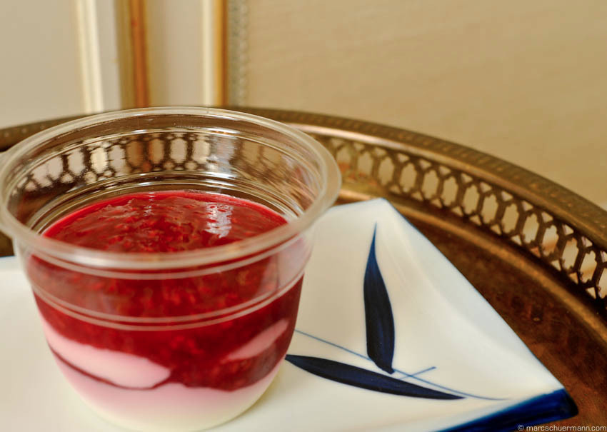 <h5>Joghurt-Mascarpone-Crème mit Himbeeren</h5>