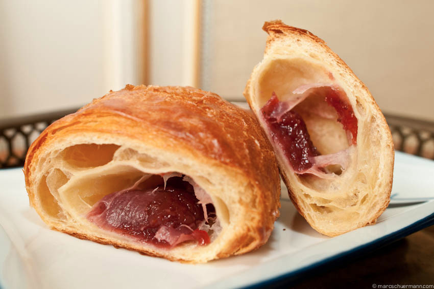 <h5>Croissant mit Marmelade</h5>