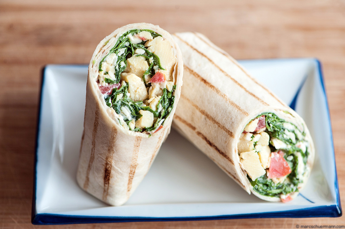<h5>Breakfast-Wrap mit Ei, Spinat und Tomaten</h5>