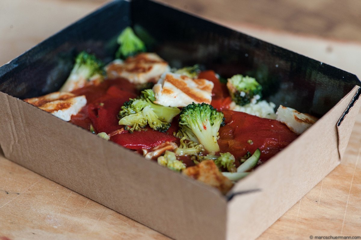 <h5>Couscous mit Haloumi und Gemüse und Sauce</h5>