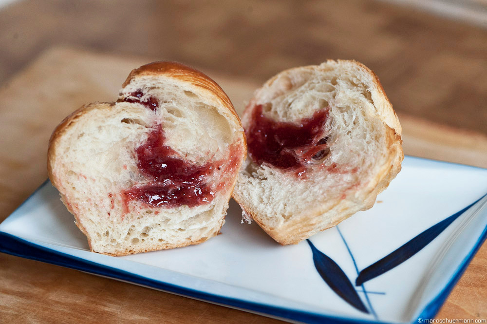 <h5>Butter-CroFin mit Erdbeeren</h5>