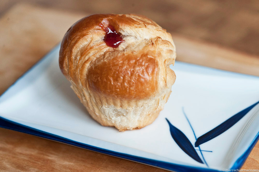 <h5>Butter-CroFin mit Erdbeeren</h5>